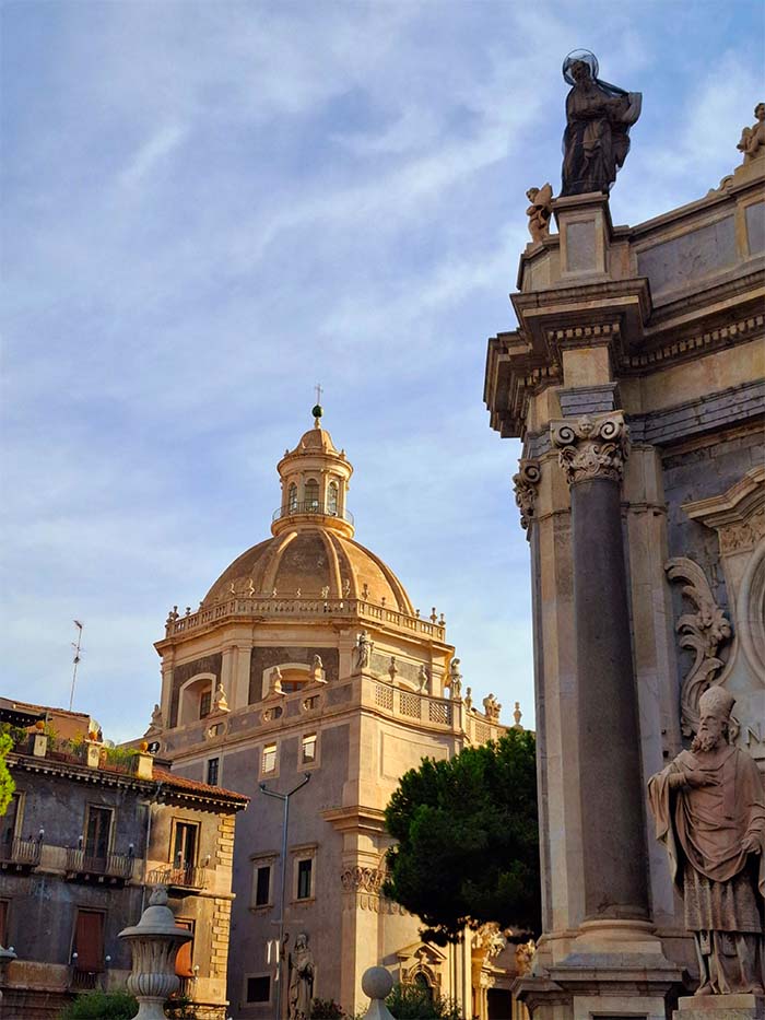 Details on the Duomo at Pizza Duomo in Sicily