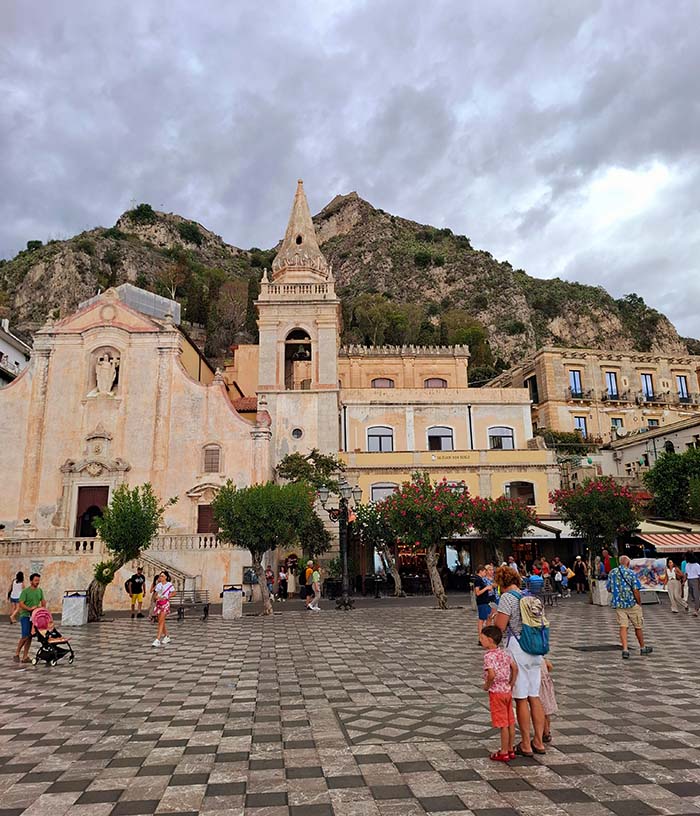 Piazza IX Aprile Taormina